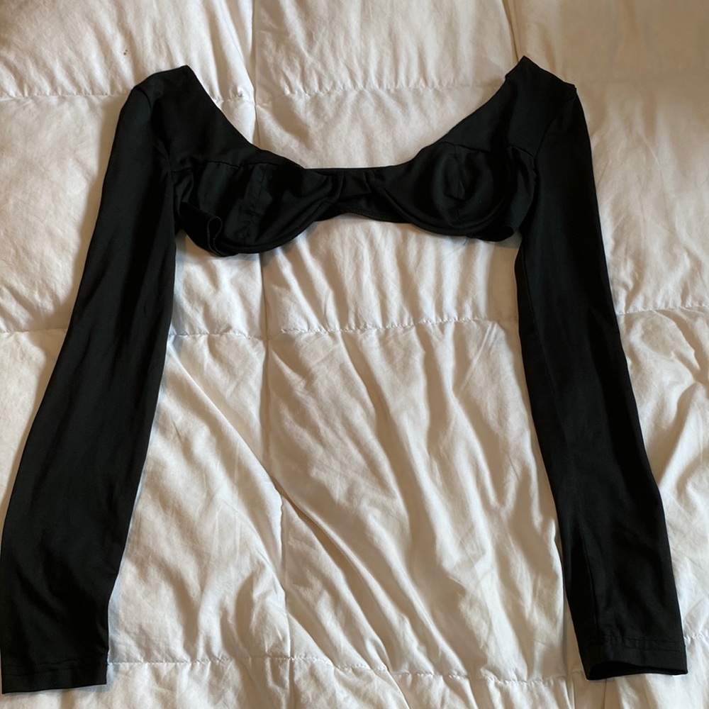 super cute long sleeve crop top, worn once, size XS